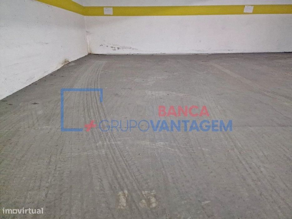 Venda de 6 Parqueamentos