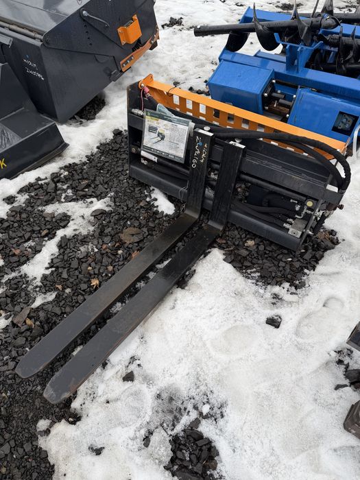 Нові нідравлічні  вила різних марок. для Bobcat. Ціна з ПДВ.