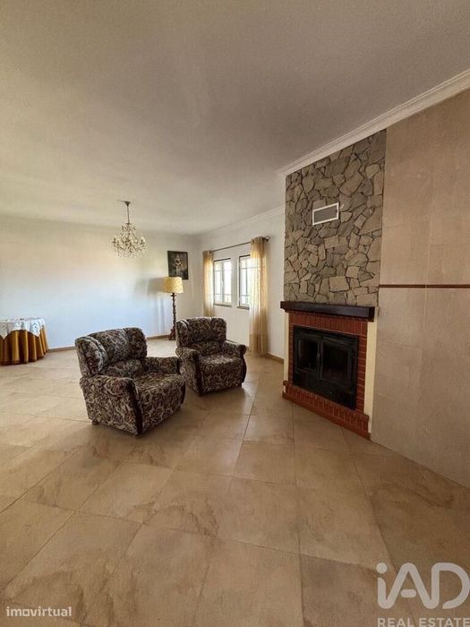 Moradia térrea T4 em Sobreira Formosa e Alvito da Beira de 170 m2