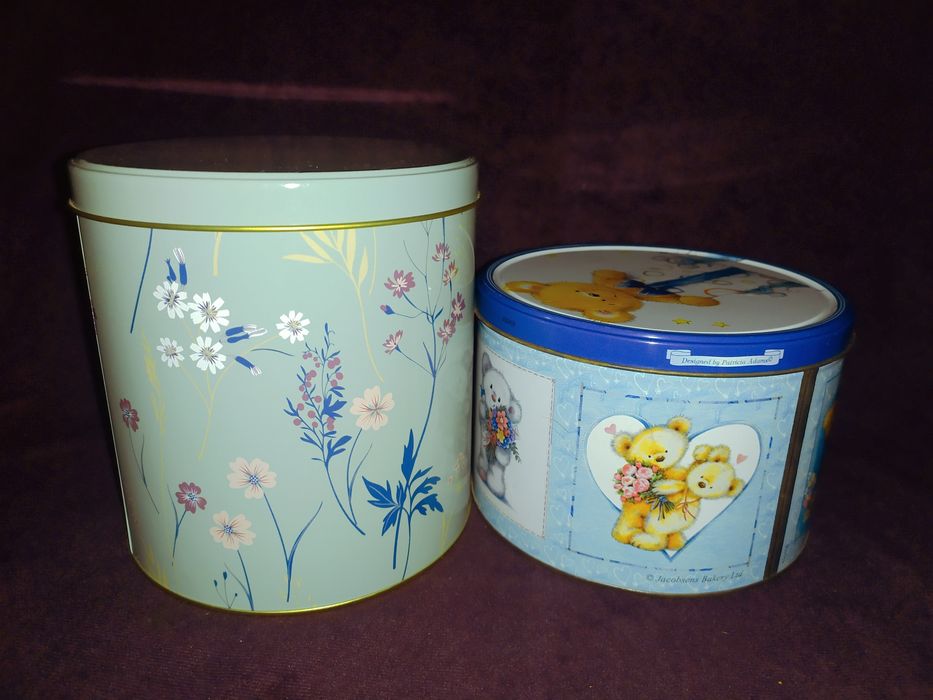 0.9 литр и 1.3 л  подарункова для цукерок метал.коробка