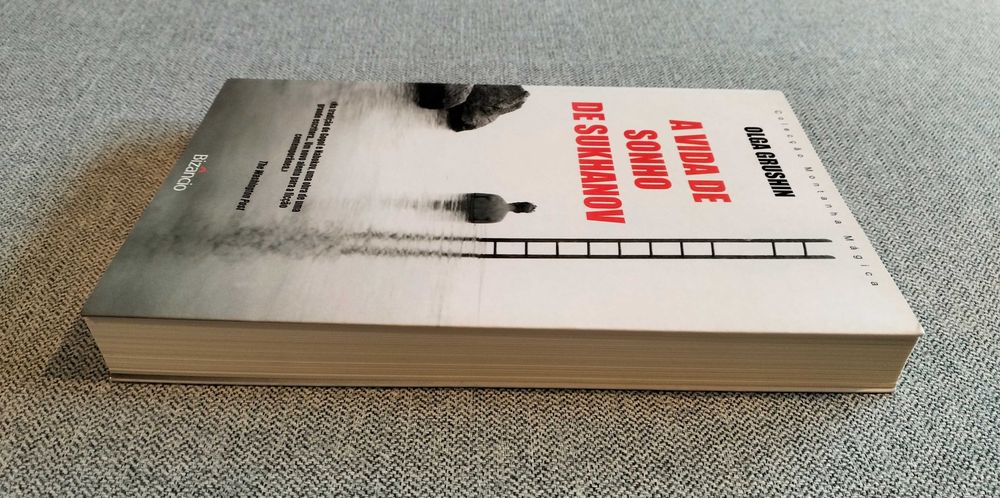 Livro "A vida de sonho de Sukhanov" de Olga Grushin