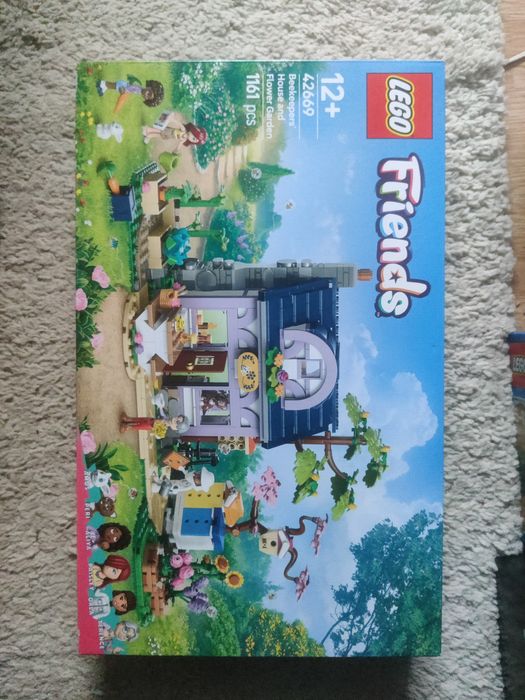 Lego Friends 42669 Dom pszczelarzy i kwiatowy ogród