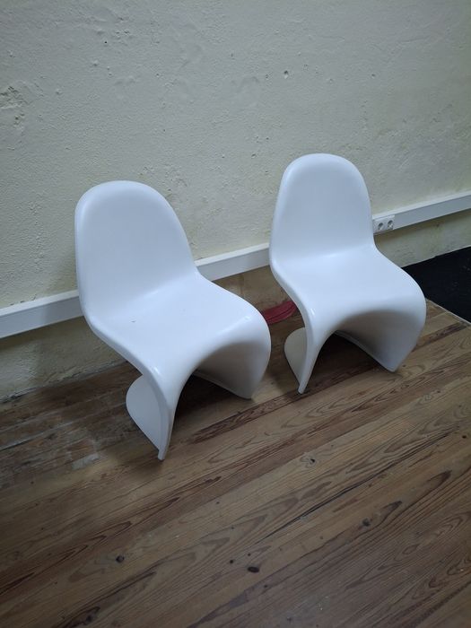 Duas cadeiras plastico