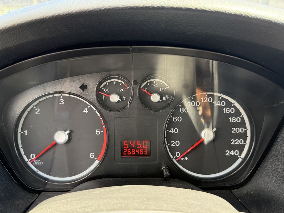 Продам Ford Focus 1.8  2010г