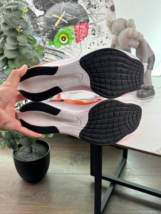 Кросівки Nike Zoom Fly 3 42 розмір Е14394