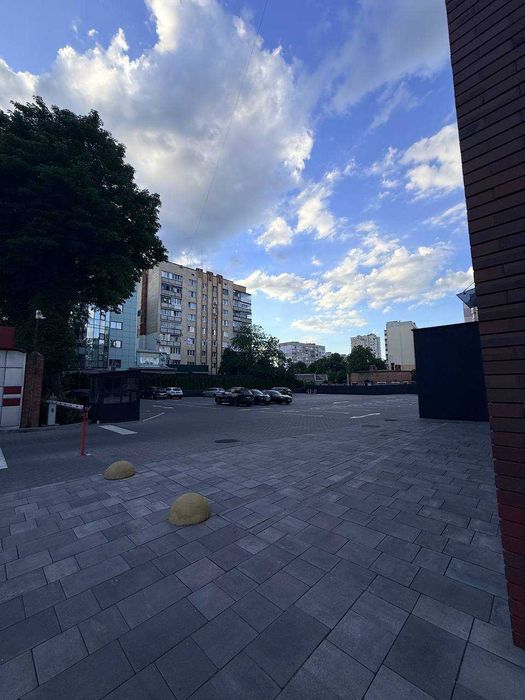 1160 м.кв. Центр. Відкрита площа. Рампа. Парковка