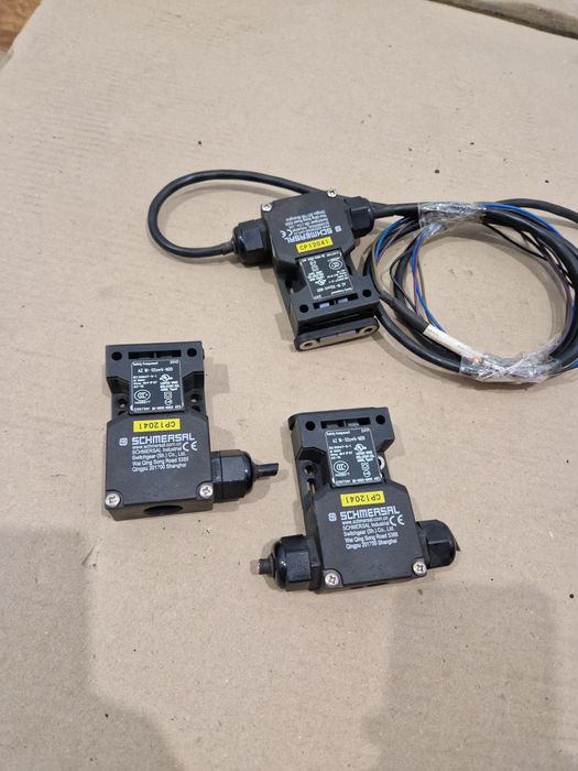 Кінцевик AZ 16-02ZVRK-M20 SCHMERSAL вимикач концевик