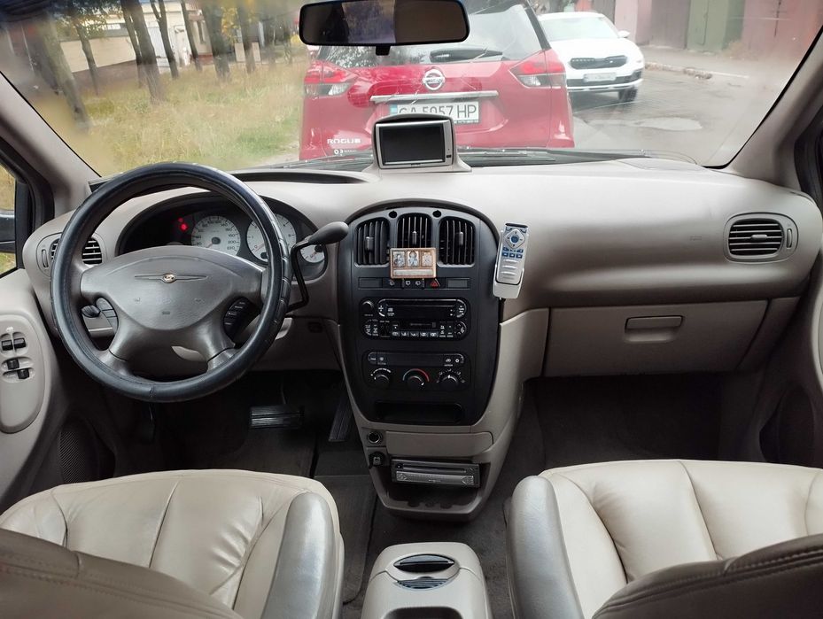Chrysler Grand Voyager 3.3 v6 AT газ бензин автомат минивео 7 мест
