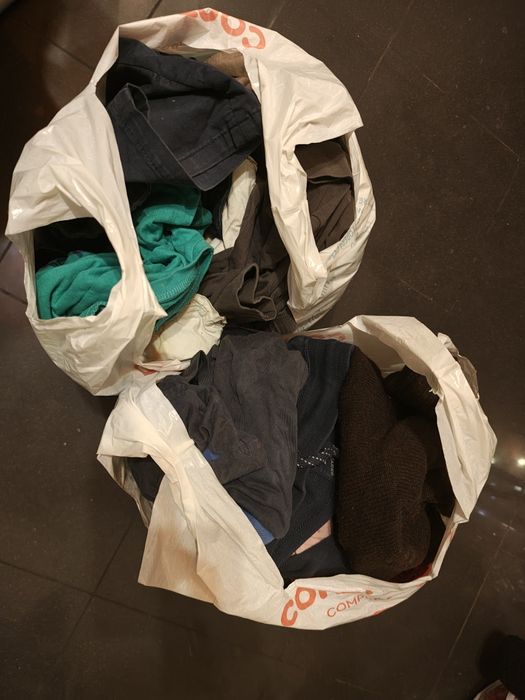 2 sacos de roupa de criança 5 euros