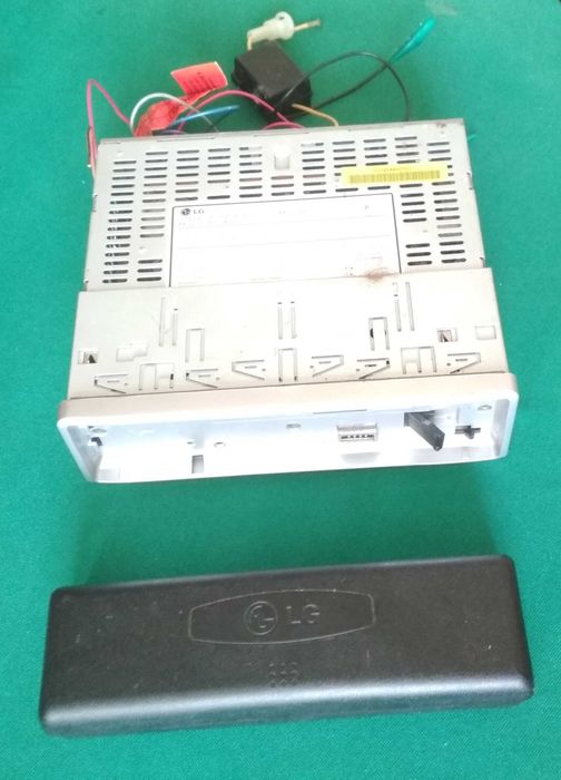 Автомобильная магнитола LG ТСС-8310 со съёмной панелью