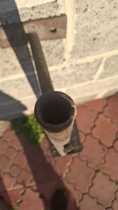Stalowy uchwyt / maszt antenowy ścienny