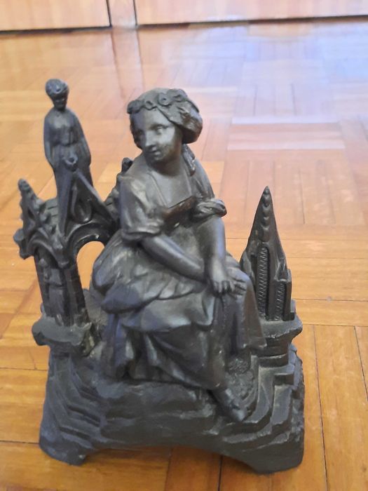 Escultura decorativa antiga em tom grafite - 17,5 cm