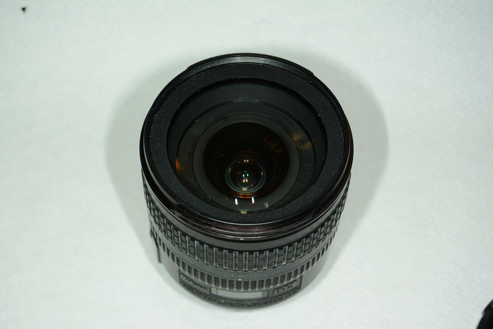 Nikon D7000 + AF-s Nikkor 18-70 + Grip