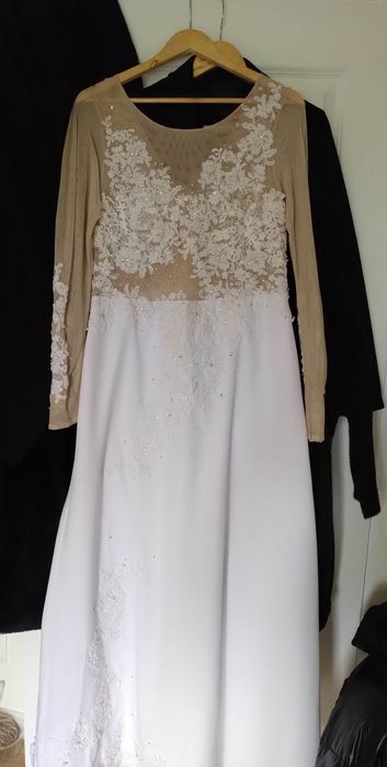 Suknia ślubna z cyrkoniami