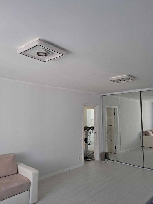 Продаж видова 1 кімнатної на Бажана 24/1