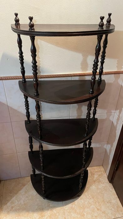 Estante em madeira usada