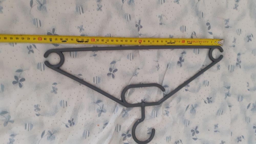 Various Plastic Hangers64285394924035122