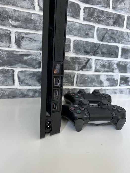 Ps4 slim 500 - 18 игр, 2 джойстика