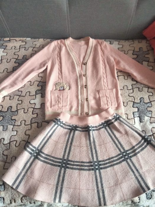 Гарний костюмчик для дівчинки 6-7 р.