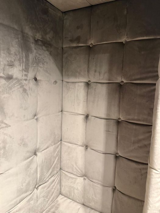 Eleganckie siedzisko pikowane z oparciem