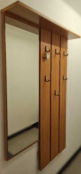 Garderoba z lustrem wisząca