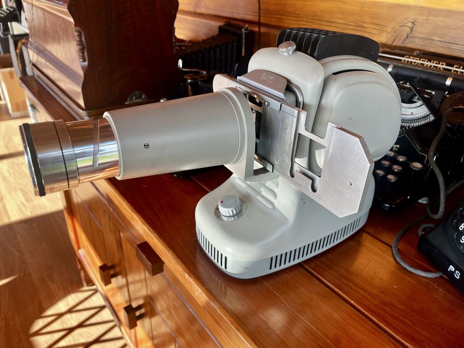 Projetor de diapositivos Noris