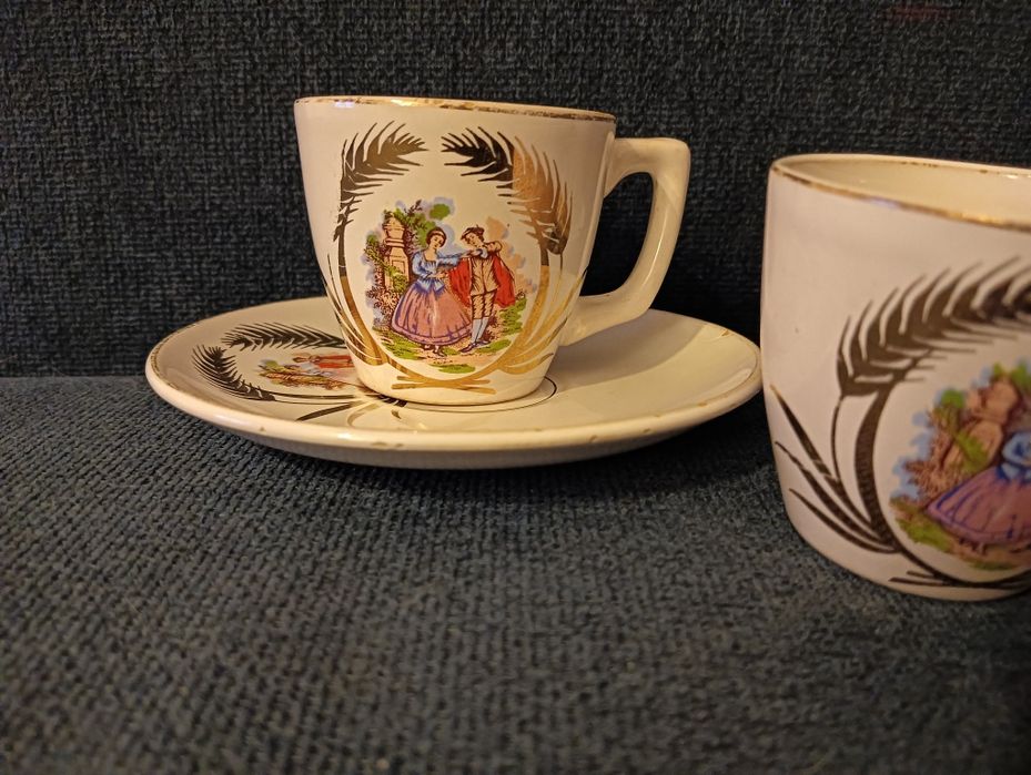 3 chavenas e dois pires de cerâmica / loiça  Muito antigos	Vintage*