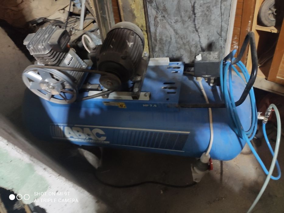 Sprzedam sprężarkę 270l  jeden tłok