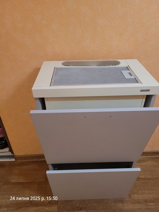 Продам ВИТЯЖКУ з тумбою