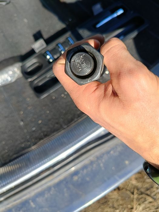 Klucz dynamometryczny 1/2” 40–210 Nm + nasadki – komplet
Sprzedam kluc