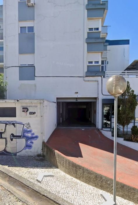 Alugo garagem Feijó