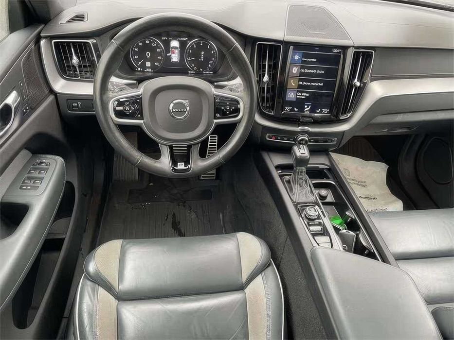 Volvo XC60 T5 R-Design      2019
