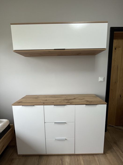 Komplet biało-drewnianych mebli z BRW- łóżko biurko szafa komoda lampa