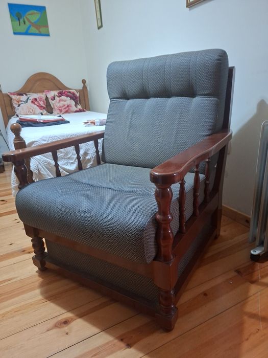 2  Sofás individuais confortáveis  e elegantes – ótimo estado!