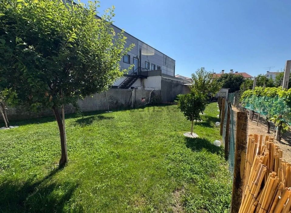 Venda-se andar de moradia T4