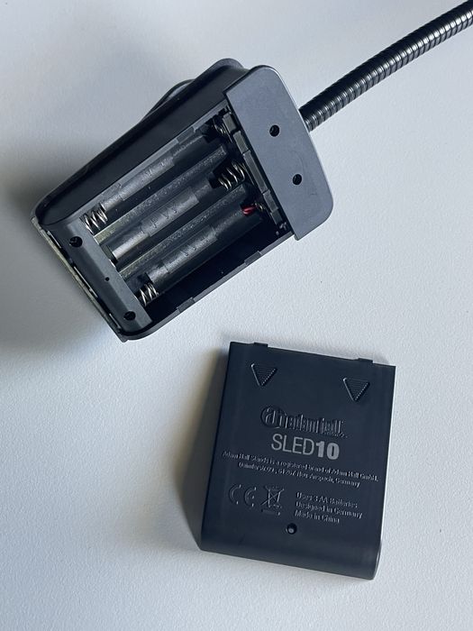 Adam Hall SLED1064739229452931123