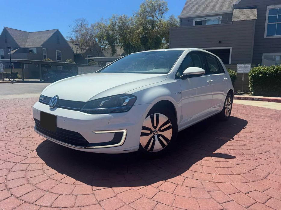 Volkswagen e-Golf SE      2016