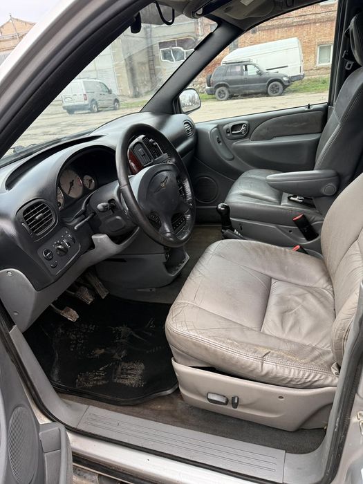 Мінівен Chrysler Grand Voyager 2003рік 2,5дизель