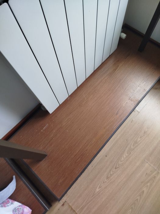 Roupeiro-charriô em metal e madeira