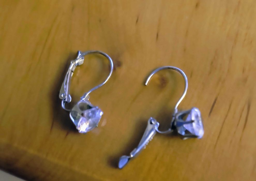 Srebrne kolczyki koszyczki z cyrkonią nietypowe zapięcie wygodne