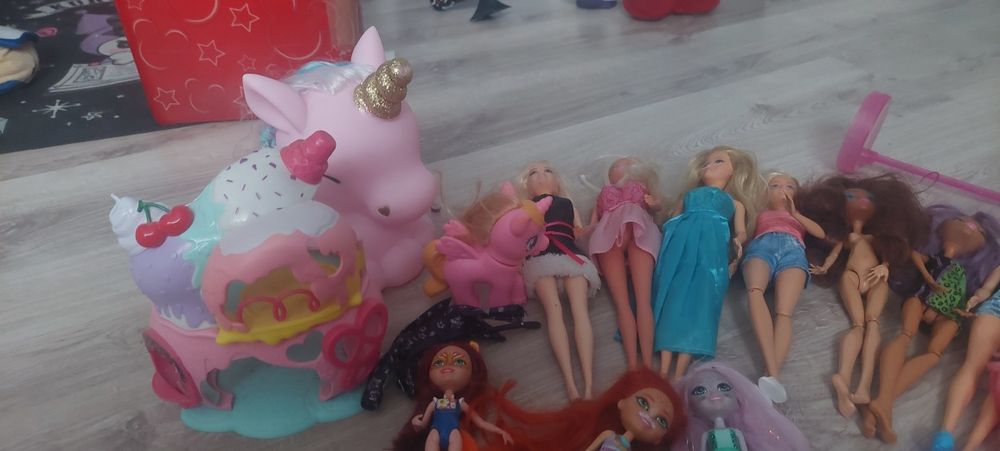 Zestaw lalek i akcesoria