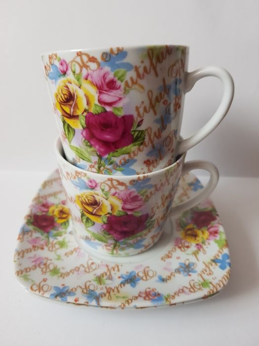 Filiżanki PRL motyw kwiatowy