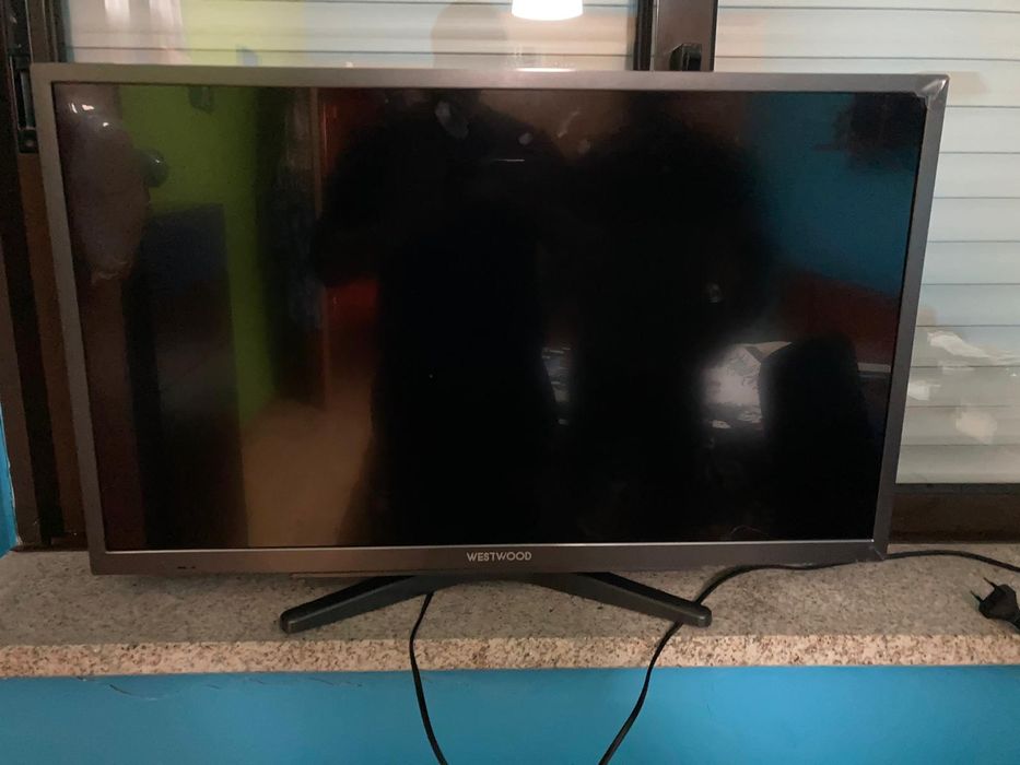 Televisão 73x43cm nova