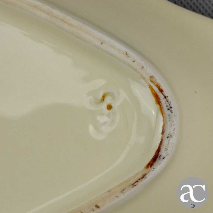 Azeitoneira em Porcelana Vista Alegre com fio dourado