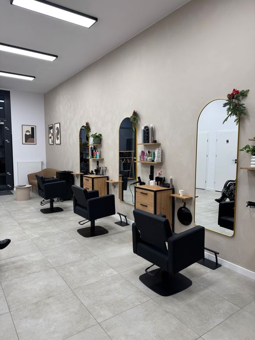 Stanowisko fryzjerskie i manicure na wynajem Czerwone Maki Ruczaj