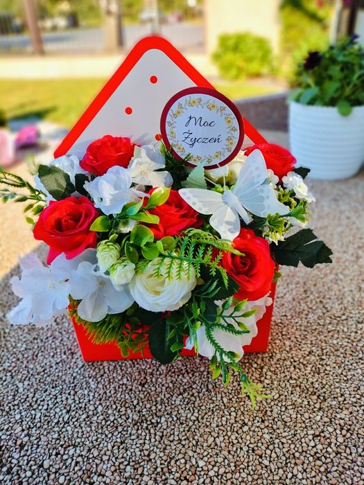 Prezent na Dzień Babci i Dziadka Flower box z kwiatami wzory