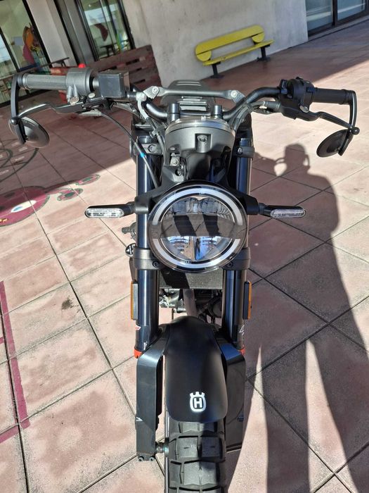 Vendo Husqvarna Svartpilen 125