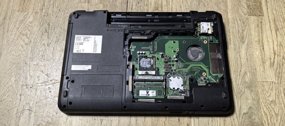 Ноутбуки Asus R556/Fujitsu Lifebook AH502/Medion E7220/Дефект: 639 грн ...