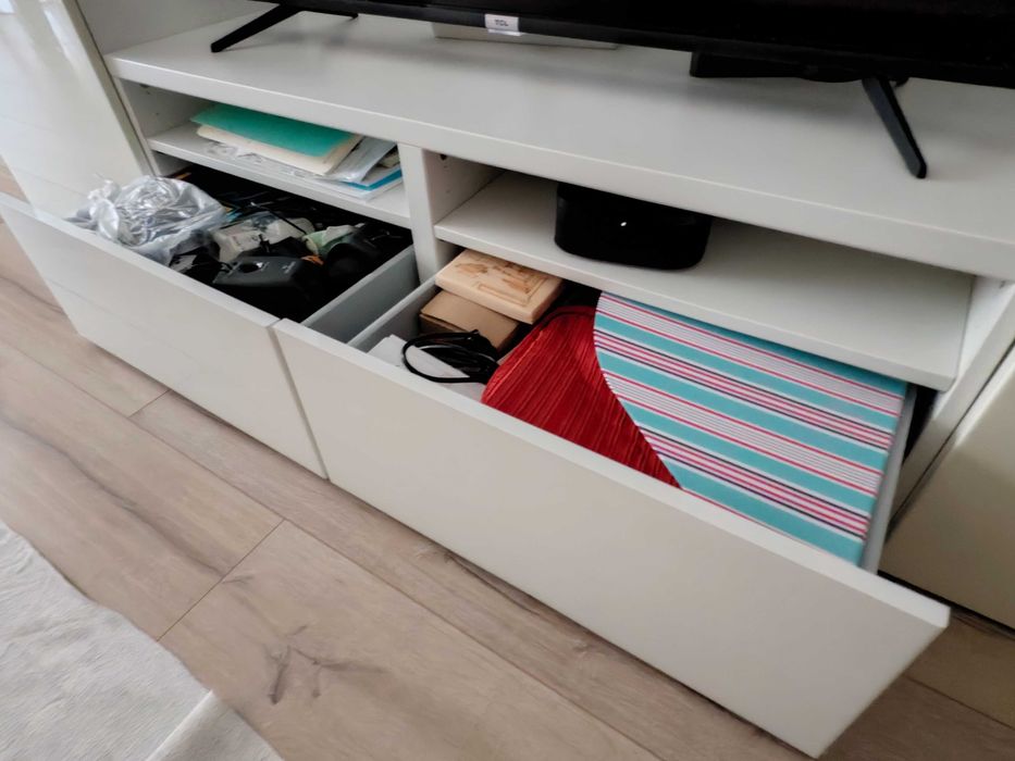 Conjunto de três móveis de sala