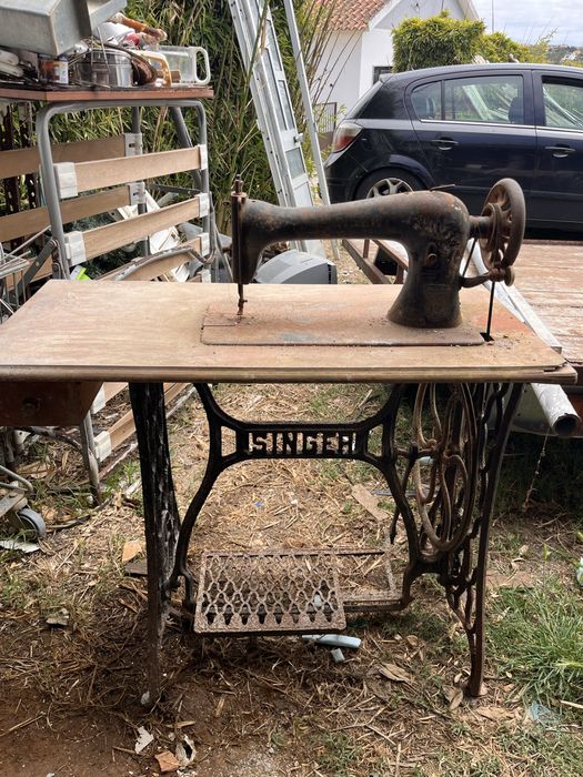 Máquina de Costura Singer